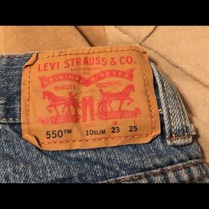 Levi’s 550 Relaxed- Size 10 Slim - EUC